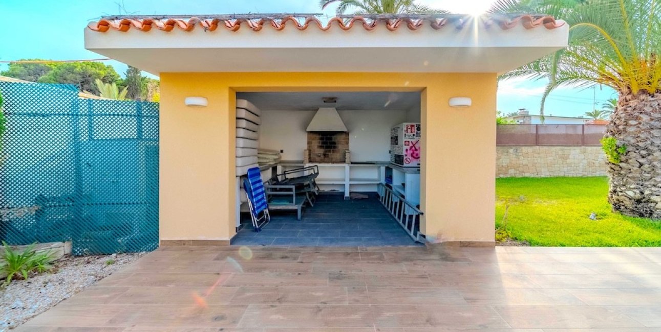 Resale - Villa -
Orihuela Costa - Cabo Roig
