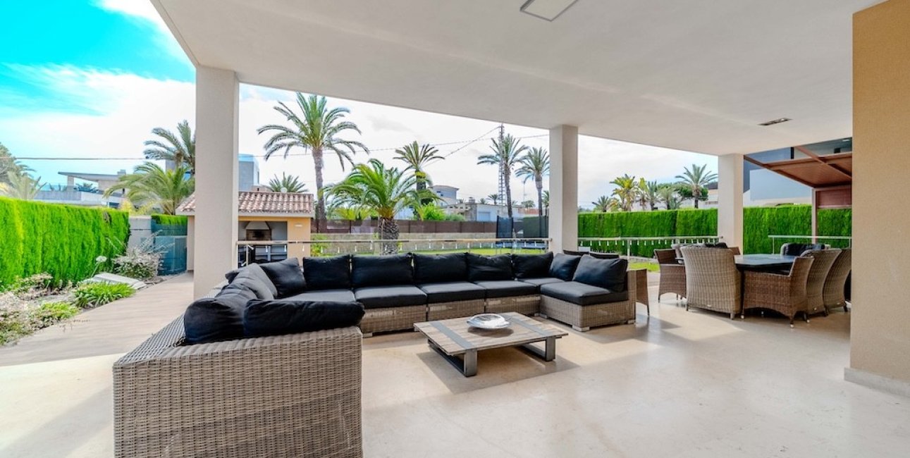 Resale - Villa -
Orihuela Costa - Cabo Roig