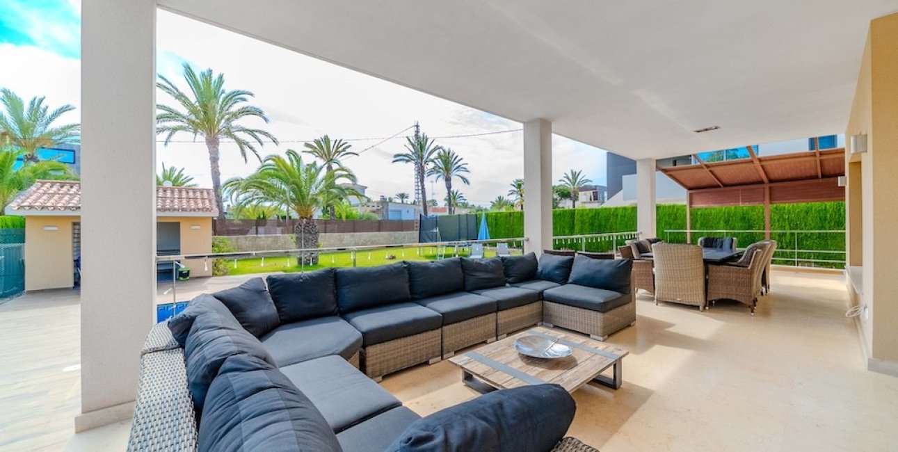 Resale - Villa -
Orihuela Costa - Cabo Roig
