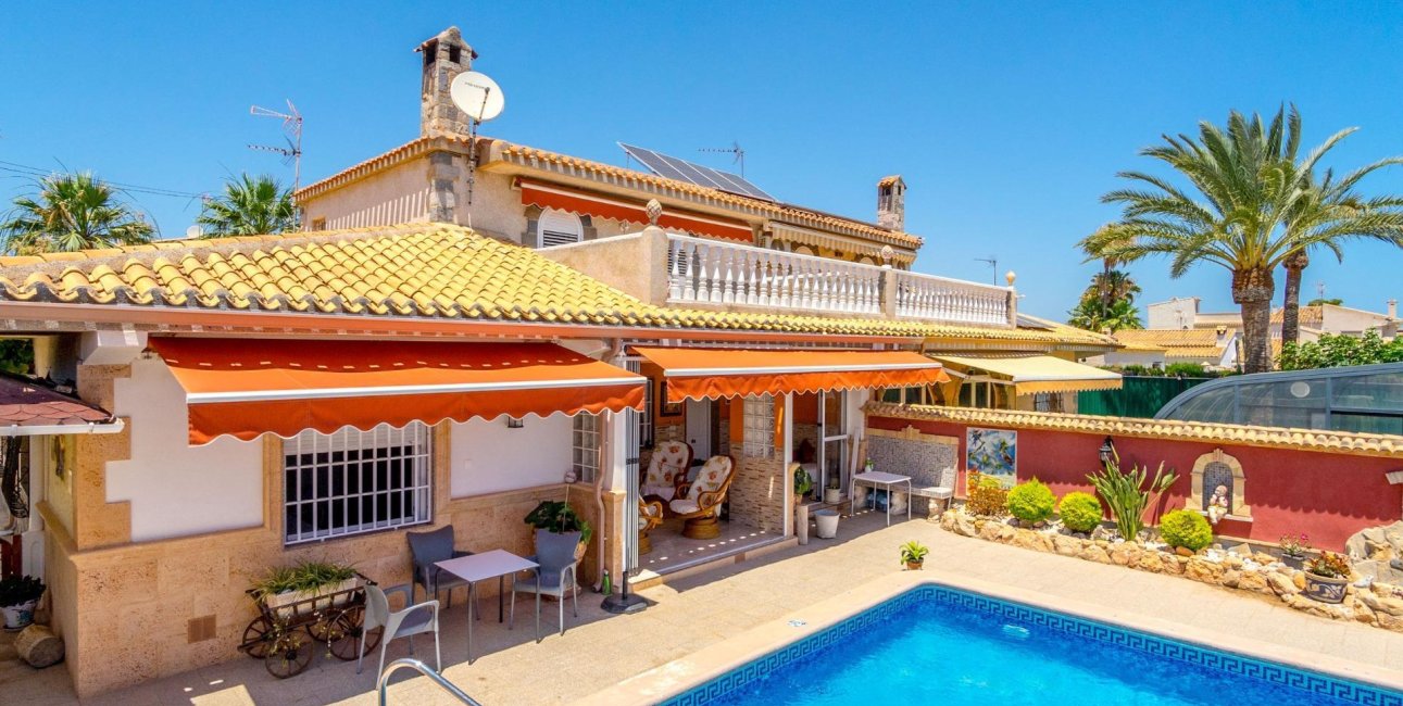 Resale - Villa -
Orihuela Costa - Campoamor