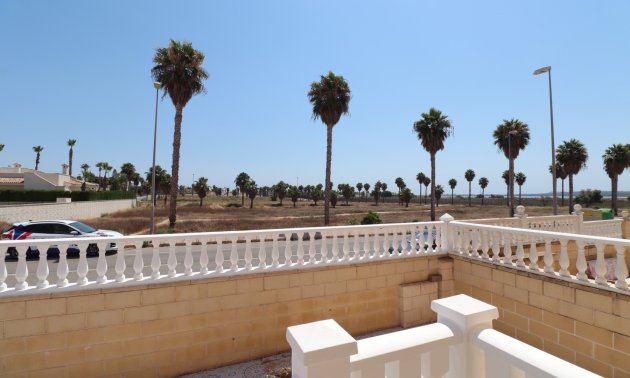 Resale - Townhouse -
Ciudad Quesada - Lo Marabu