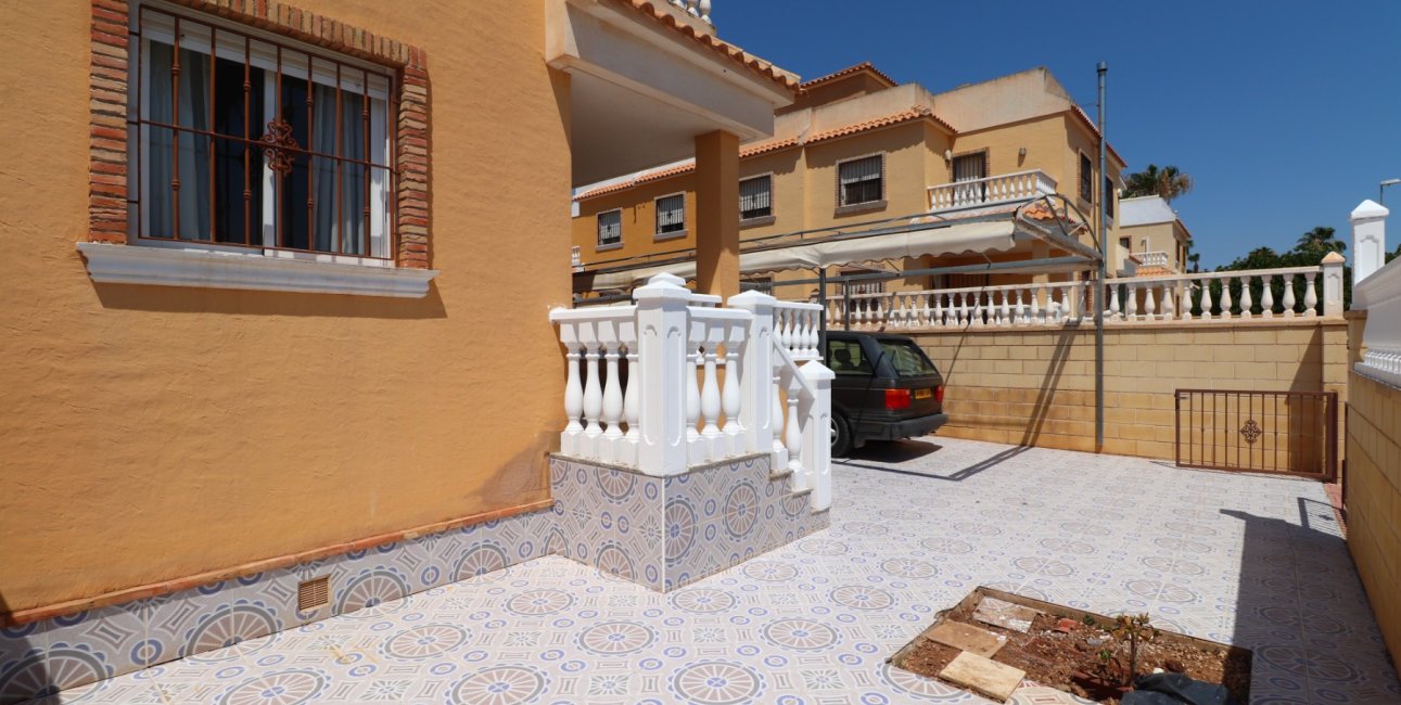 Resale - Townhouse -
Ciudad Quesada - Lo Marabu