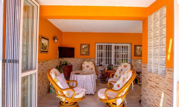 Resale - Villa -
Orihuela Costa - Campoamor