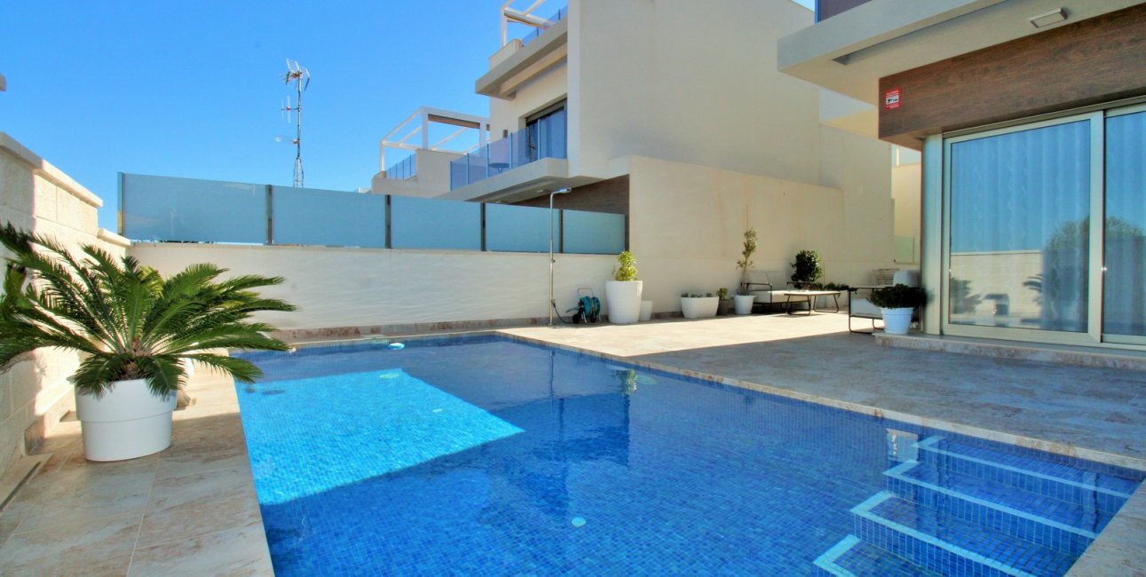 Resale - Villa -
Orihuela Costa - Villamartín