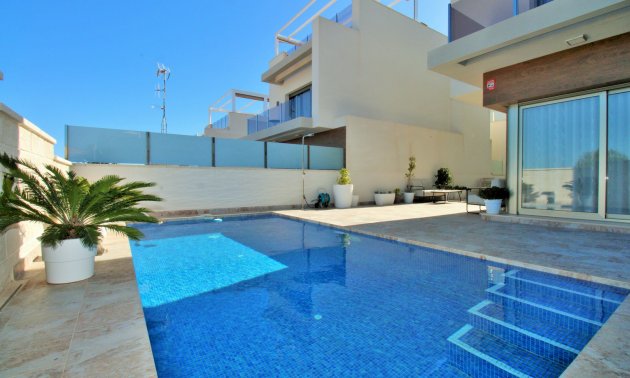 Resale - Villa -
Orihuela Costa - Villamartín