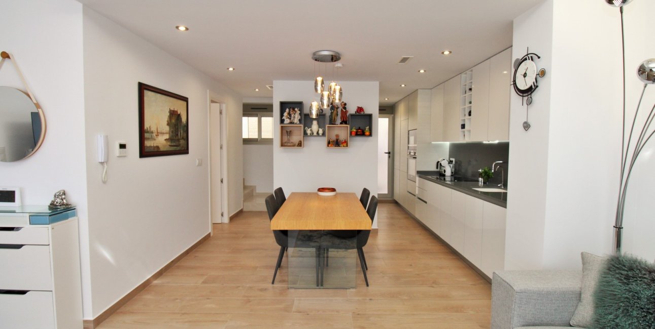 Resale - Villa -
Orihuela Costa - Villamartín