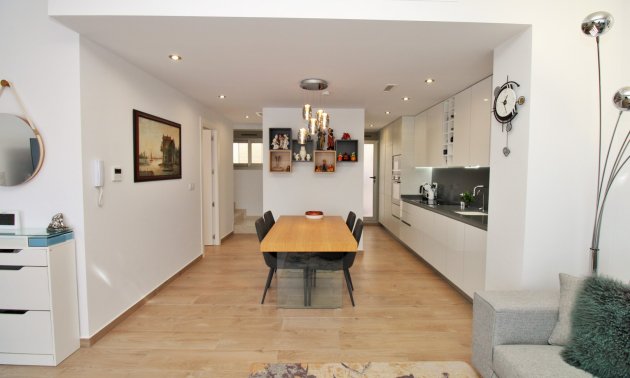 Resale - Villa -
Orihuela Costa - Villamartín