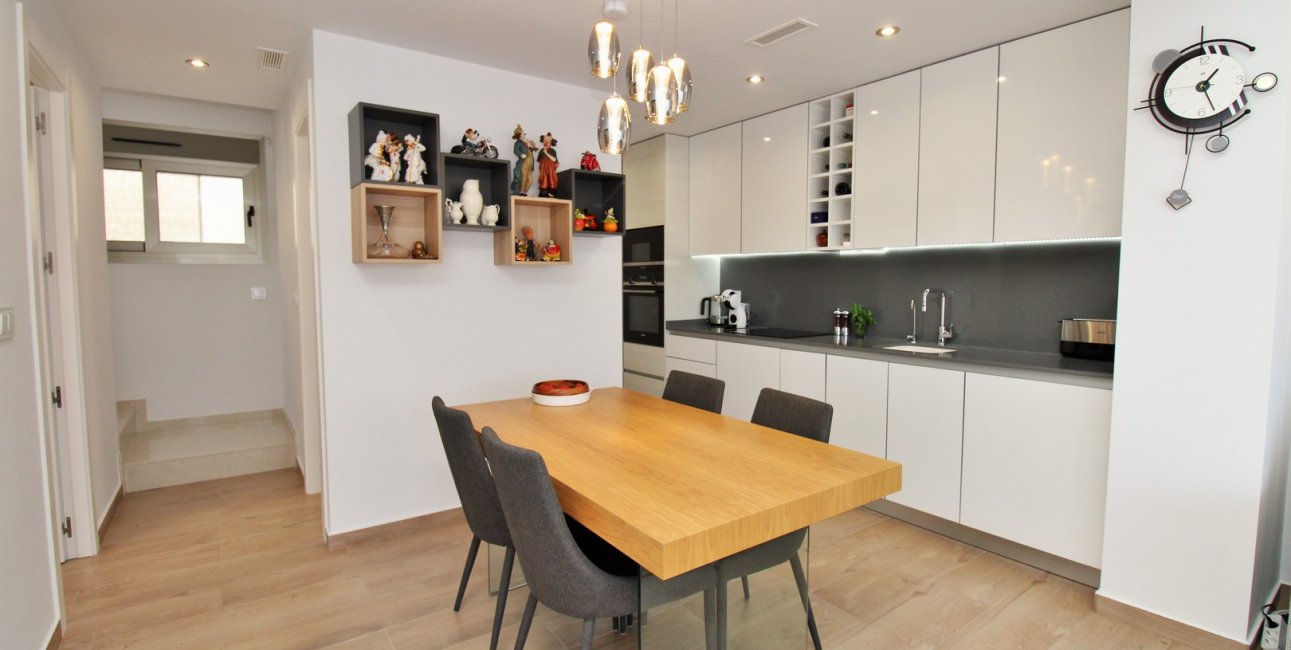 Resale - Villa -
Orihuela Costa - Villamartín