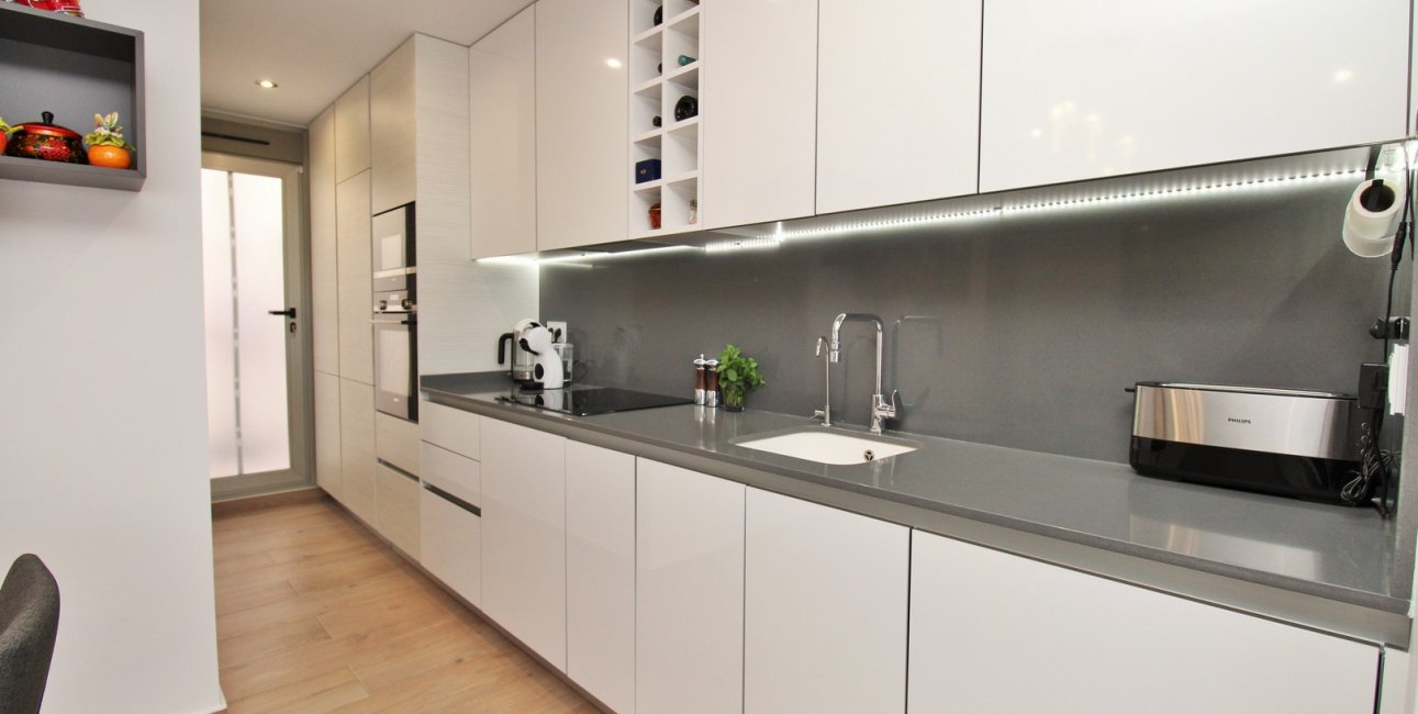 Resale - Villa -
Orihuela Costa - Villamartín