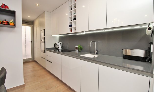 Resale - Villa -
Orihuela Costa - Villamartín