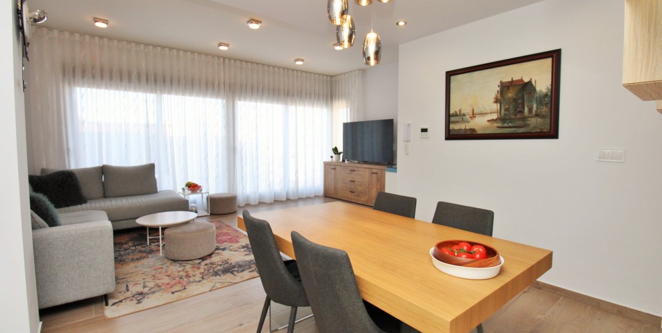 Resale - Villa -
Orihuela Costa - Villamartín