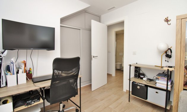 Resale - Villa -
Orihuela Costa - Villamartín