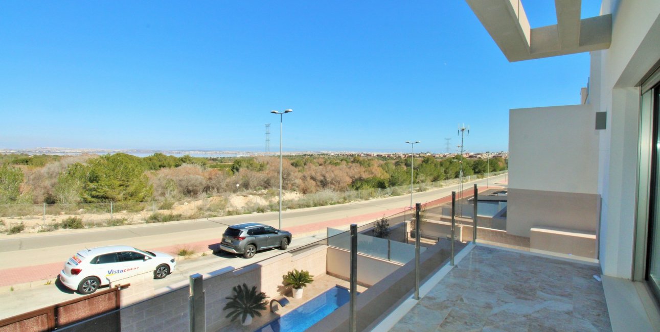 Resale - Villa -
Orihuela Costa - Villamartín