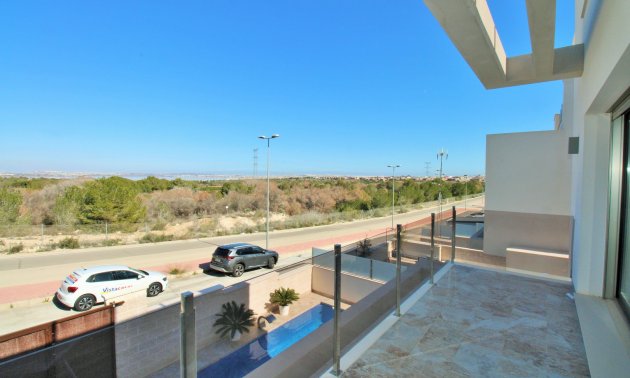 Resale - Villa -
Orihuela Costa - Villamartín