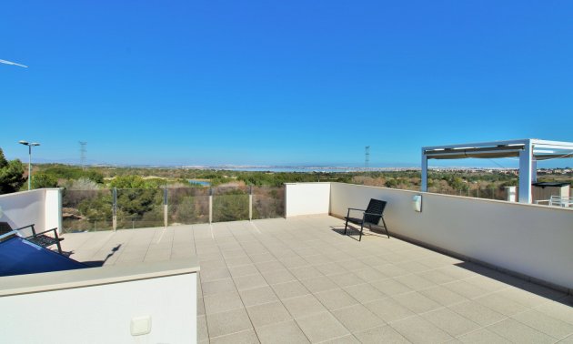Resale - Villa -
Orihuela Costa - Villamartín