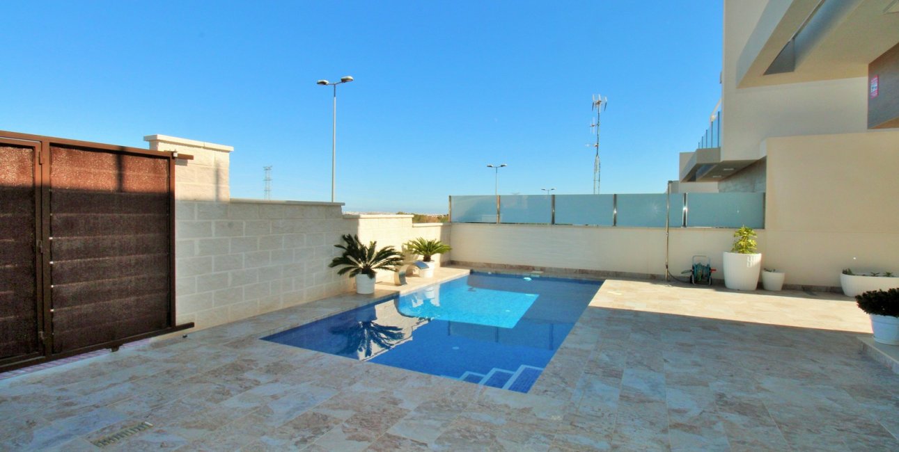 Resale - Villa -
Orihuela Costa - Villamartín