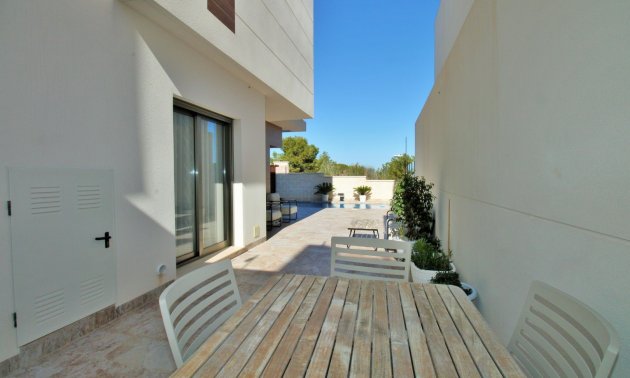 Resale - Villa -
Orihuela Costa - Villamartín