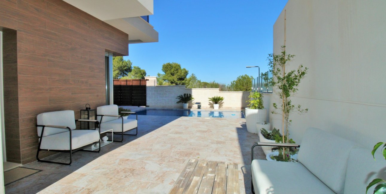 Resale - Villa -
Orihuela Costa - Villamartín