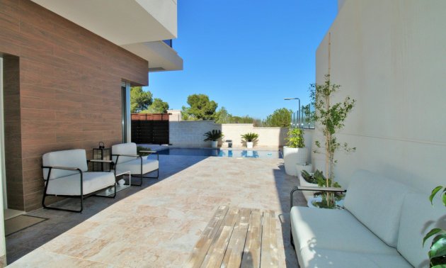 Resale - Villa -
Orihuela Costa - Villamartín