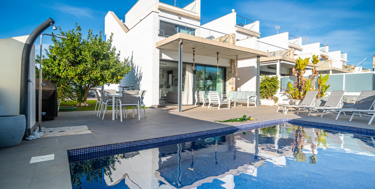 Resale - Villa -
Orihuela Costa - Lomas de Cabo Roig