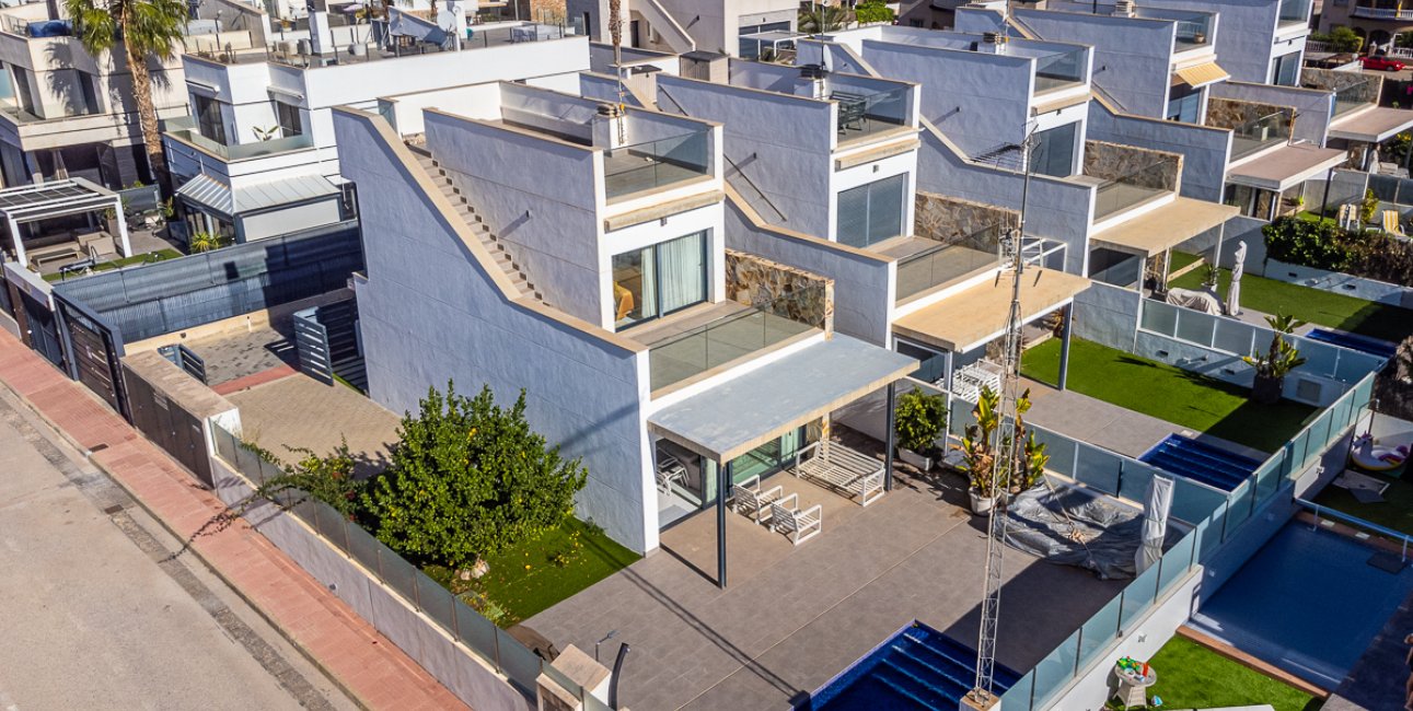 Resale - Villa -
Orihuela Costa - Lomas de Cabo Roig