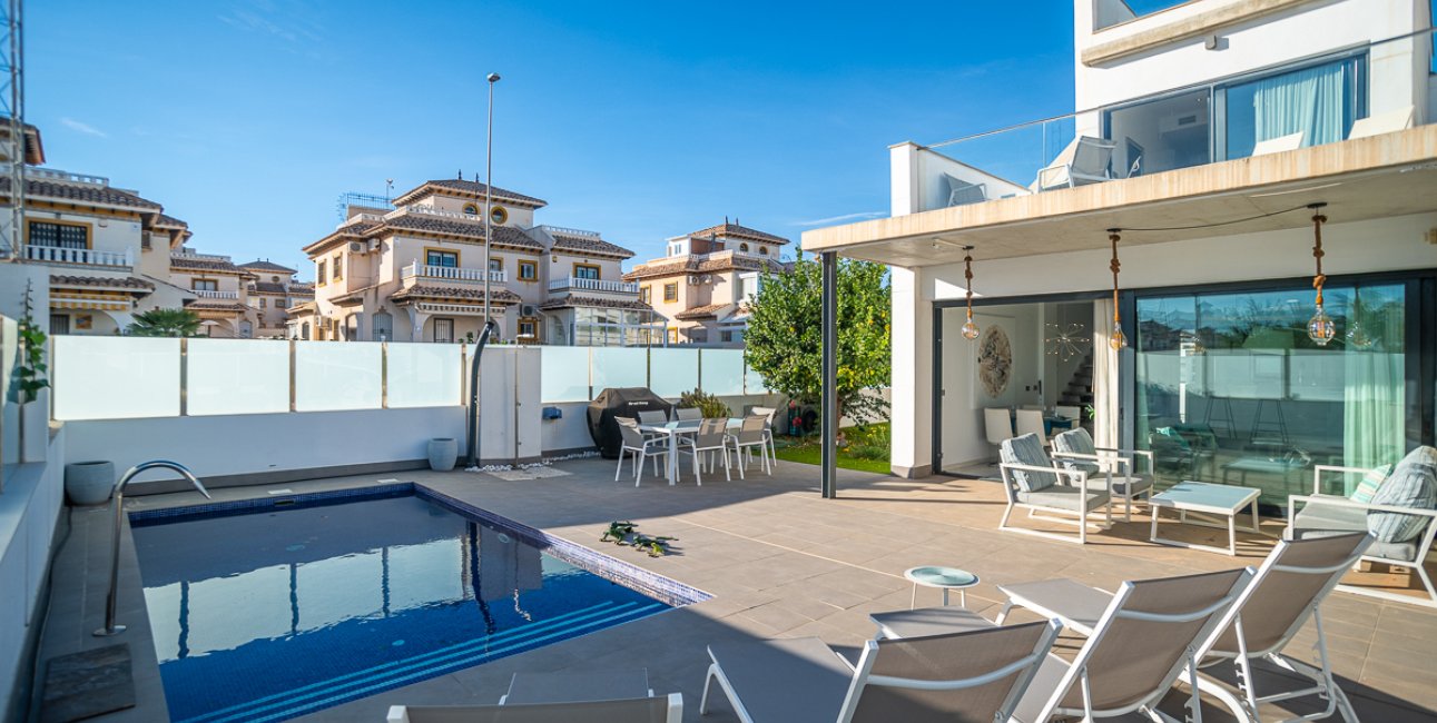 Resale - Villa -
Orihuela Costa - Lomas de Cabo Roig
