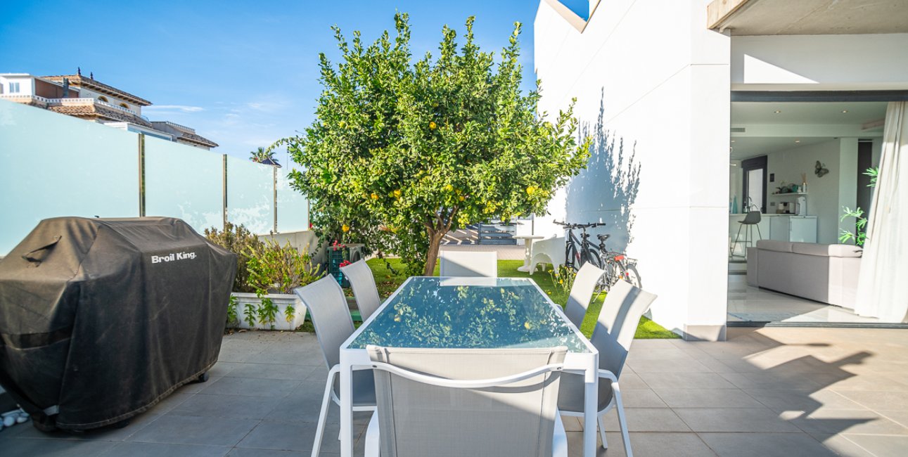 Resale - Villa -
Orihuela Costa - Lomas de Cabo Roig