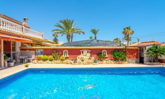 Resale - Villa -
Orihuela Costa - Campoamor