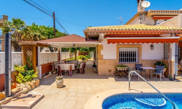 Resale - Villa -
Orihuela Costa - Campoamor