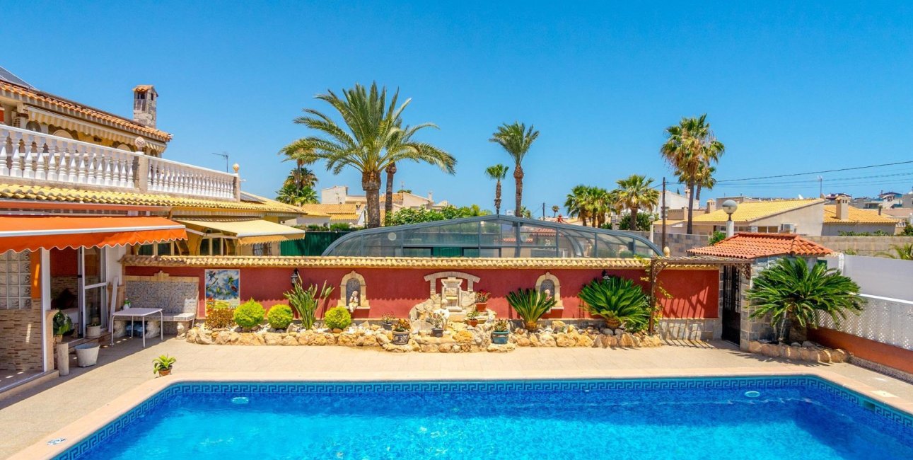 Resale - Villa -
Orihuela Costa - Campoamor