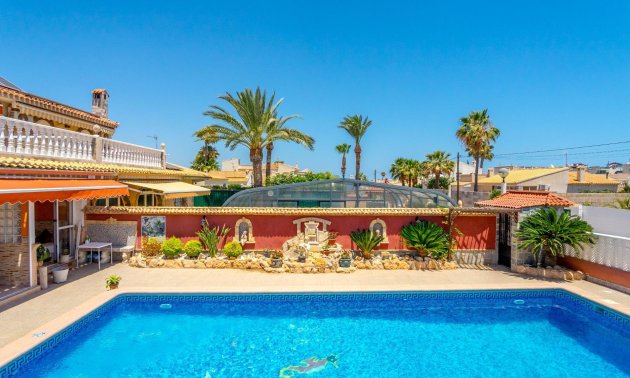 Resale - Villa -
Orihuela Costa - Campoamor