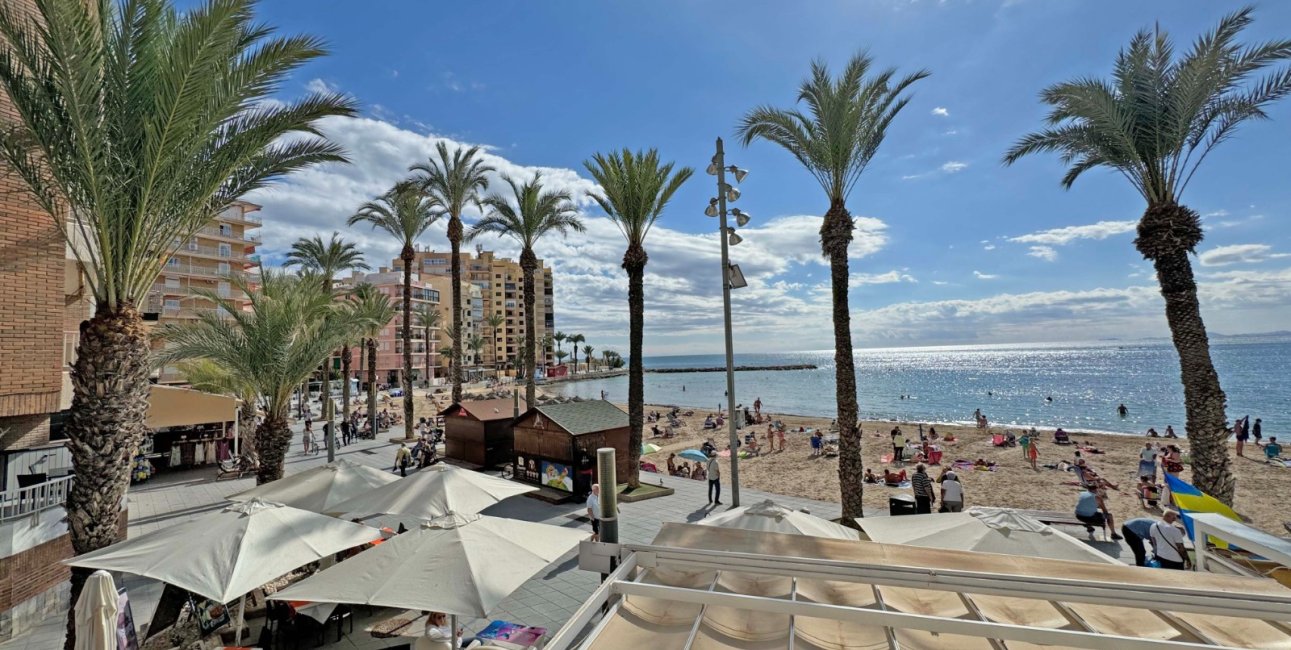 Resale - Apartment / flat -
Torrevieja - Playa del Cura