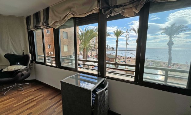 Resale - Apartment / flat -
Torrevieja - Playa del Cura