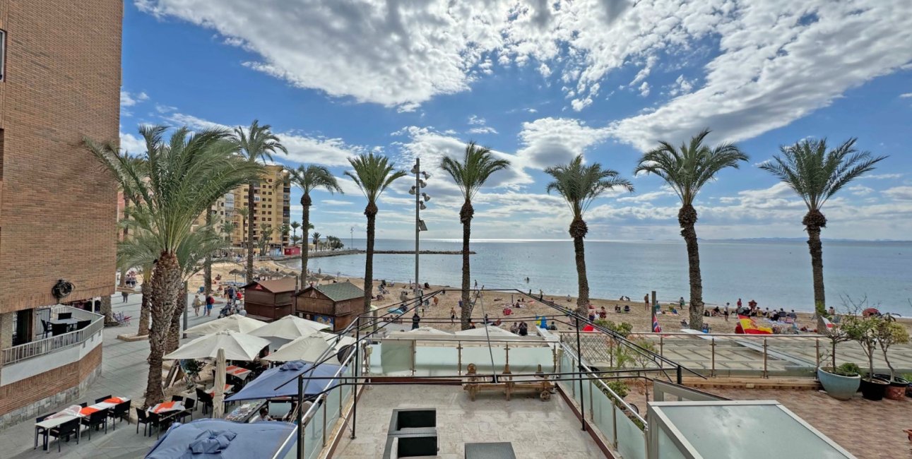 Resale - Apartment / flat -
Torrevieja - Playa del Cura