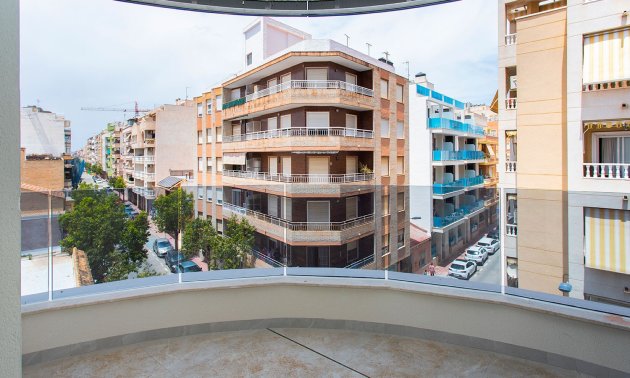 Resale - Apartment / flat -
Torrevieja - Playa del Cura