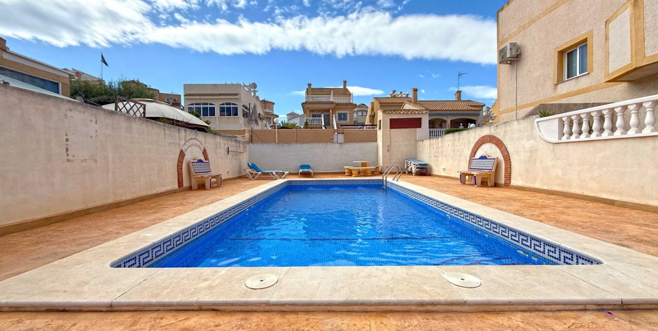 Resale - Villa -
Orihuela Costa - Los Altos