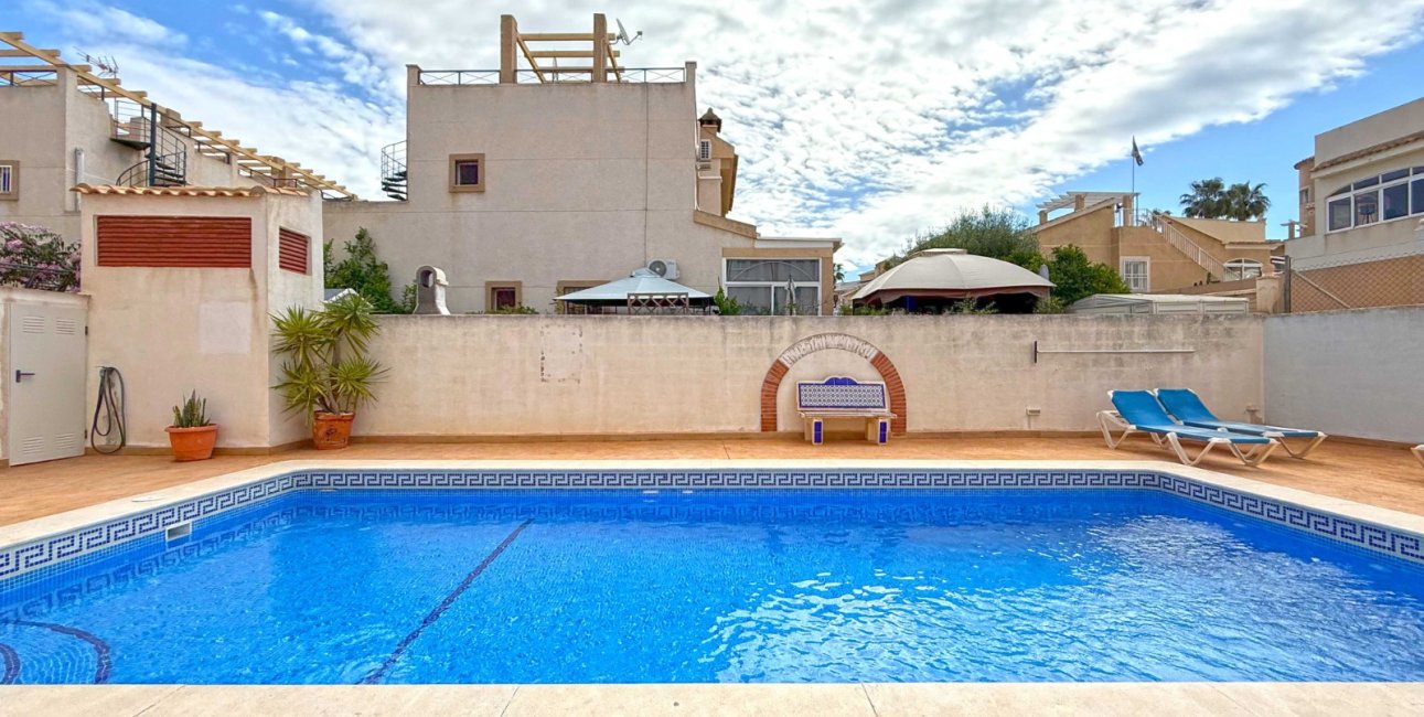Resale - Villa -
Orihuela Costa - Los Altos