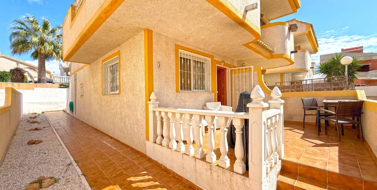 Resale - Villa -
Orihuela Costa - Los Altos