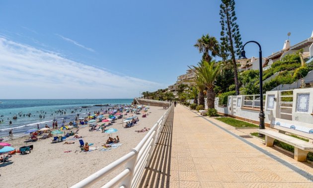 Resale - Apartment / flat -
Orihuela Costa - Campoamor