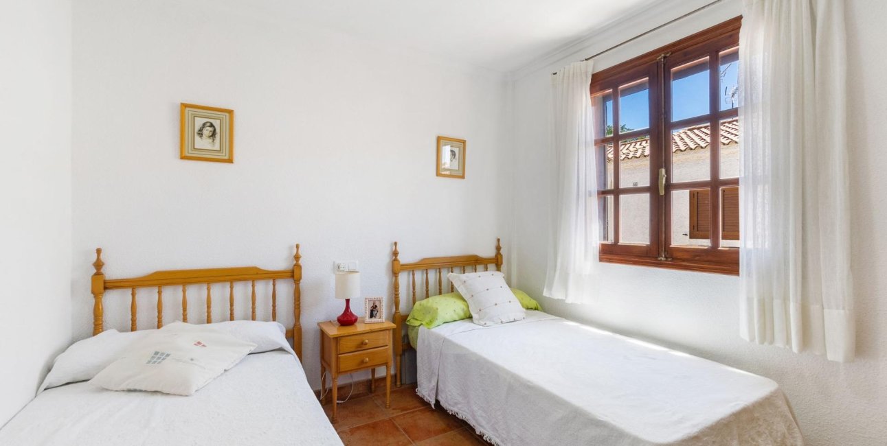 Resale - Bungalow -
Pilar de la Horadada - Mil Palmeras