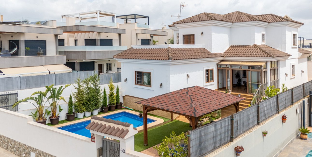 Resale - Villa -
Los Montesinos - La Herrada