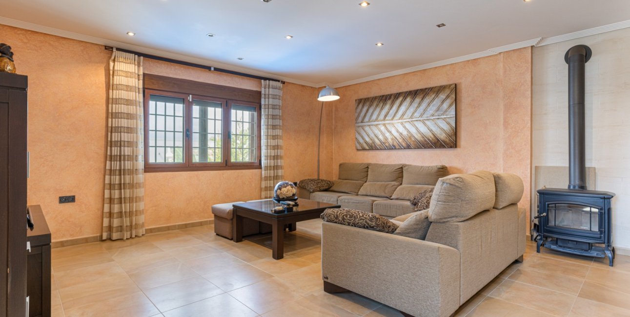 Resale - Villa -
Los Montesinos - La Herrada