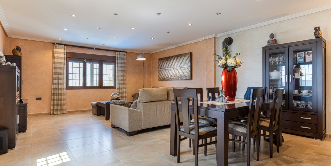 Resale - Villa -
Los Montesinos - La Herrada