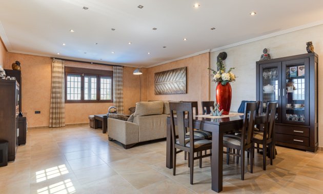 Resale - Villa -
Los Montesinos - La Herrada