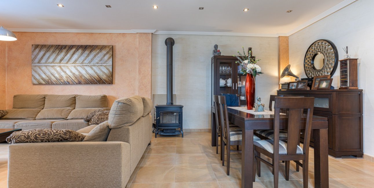 Resale - Villa -
Los Montesinos - La Herrada