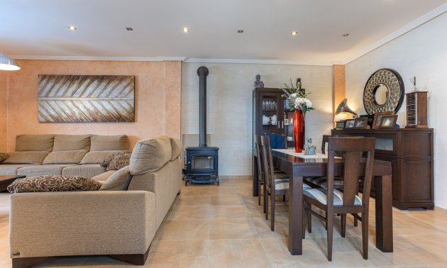 Resale - Villa -
Los Montesinos - La Herrada