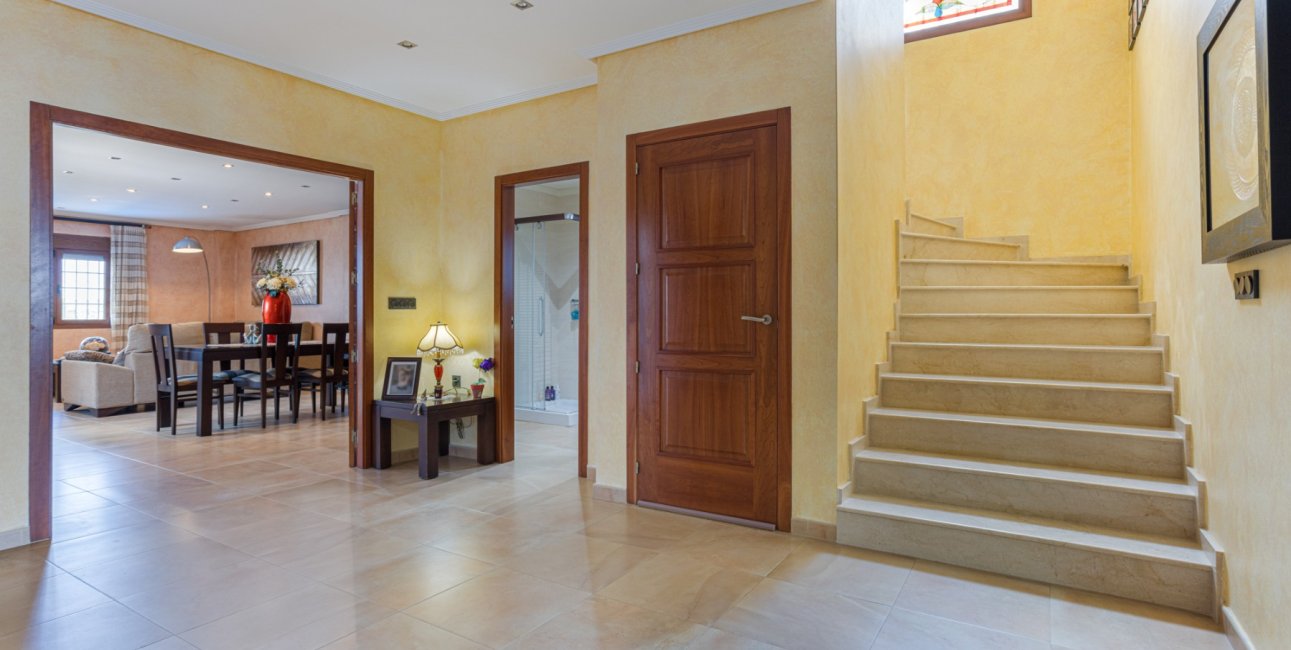 Resale - Villa -
Los Montesinos - La Herrada