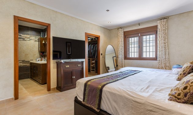 Resale - Villa -
Los Montesinos - La Herrada