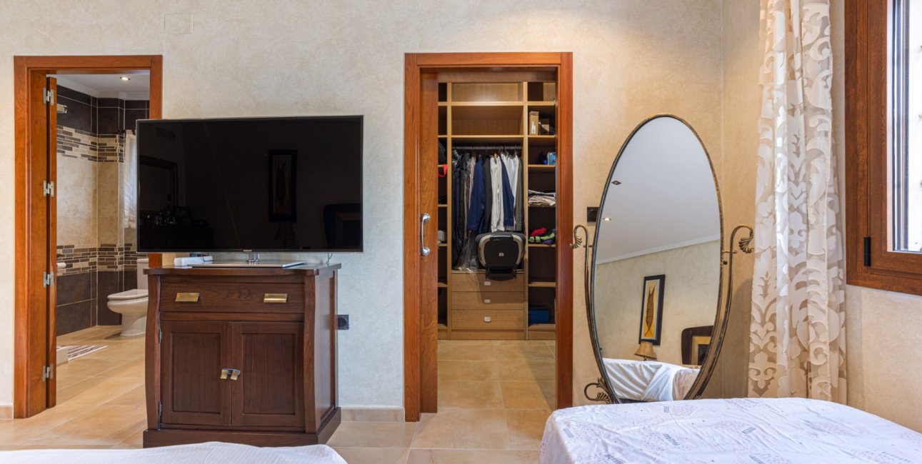 Resale - Villa -
Los Montesinos - La Herrada