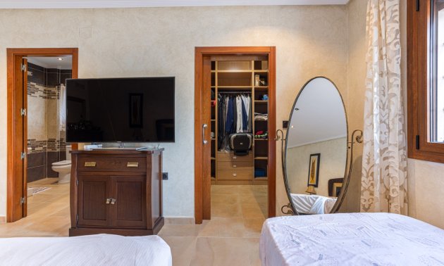 Resale - Villa -
Los Montesinos - La Herrada